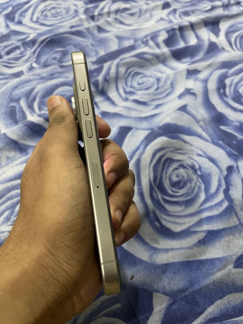 Apple iPhone 15 Pro 3