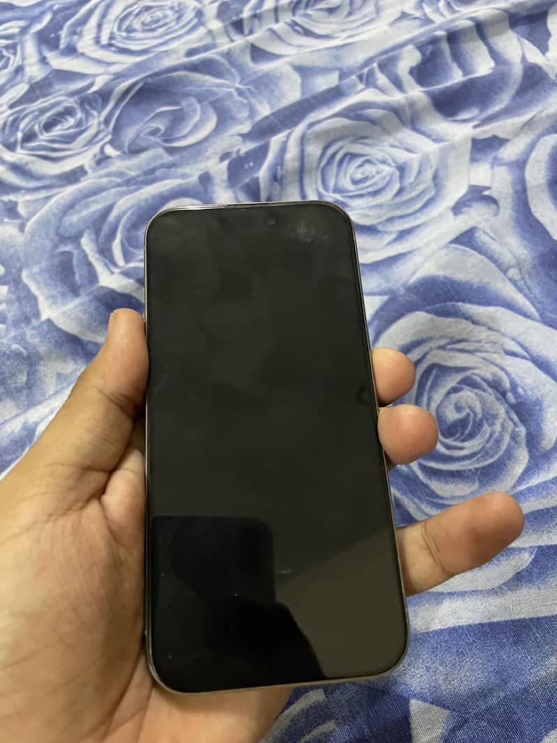 Apple iPhone 15 Pro 4
