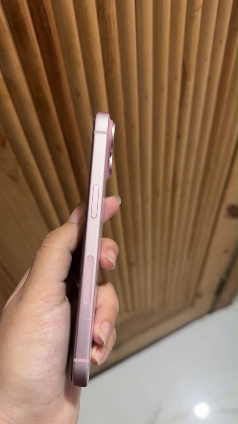 Apple iPhone 15 4