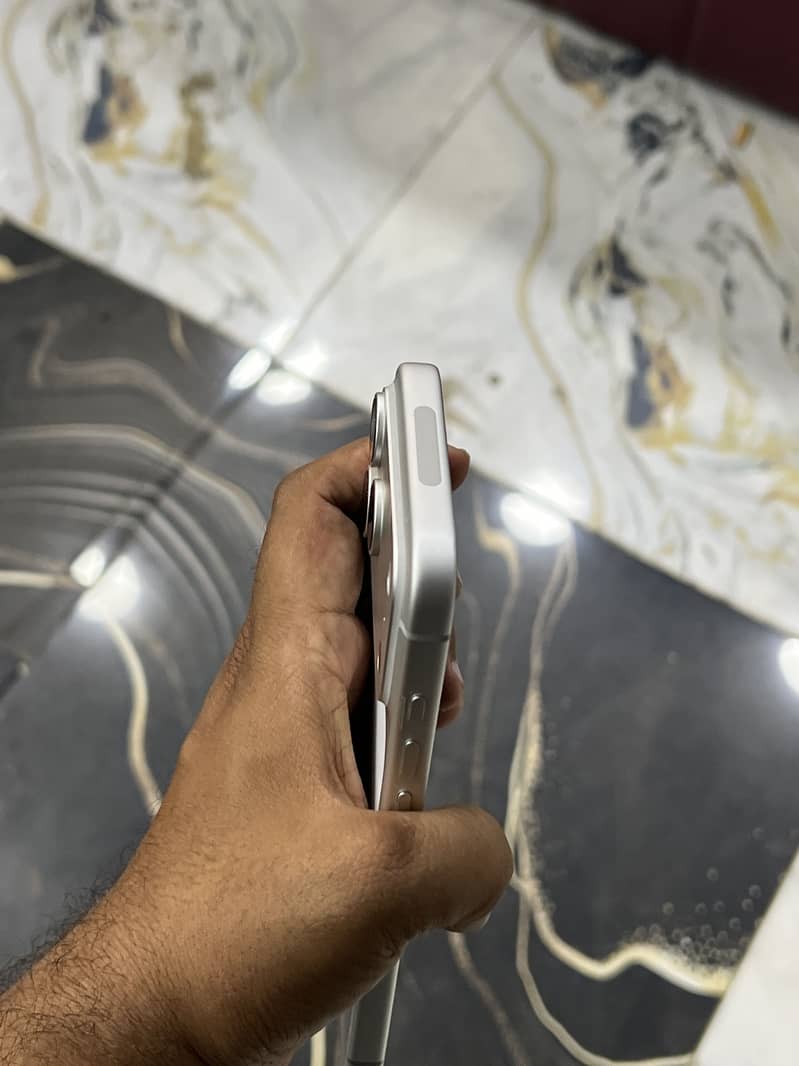 Apple iPhone 17 Pro Max 1