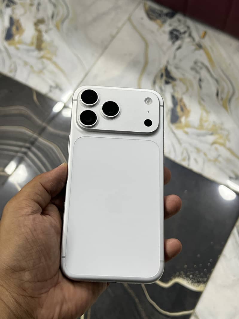 Apple iPhone 17 Pro Max 5