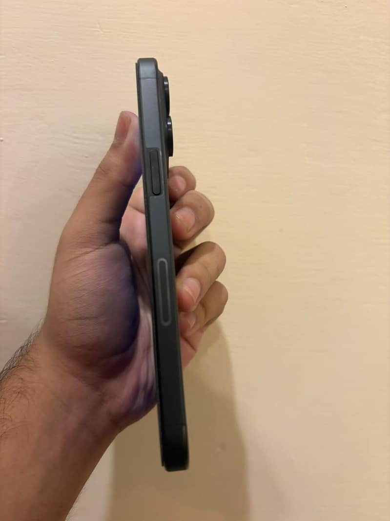 Apple iPhone 15 Pro Max 2