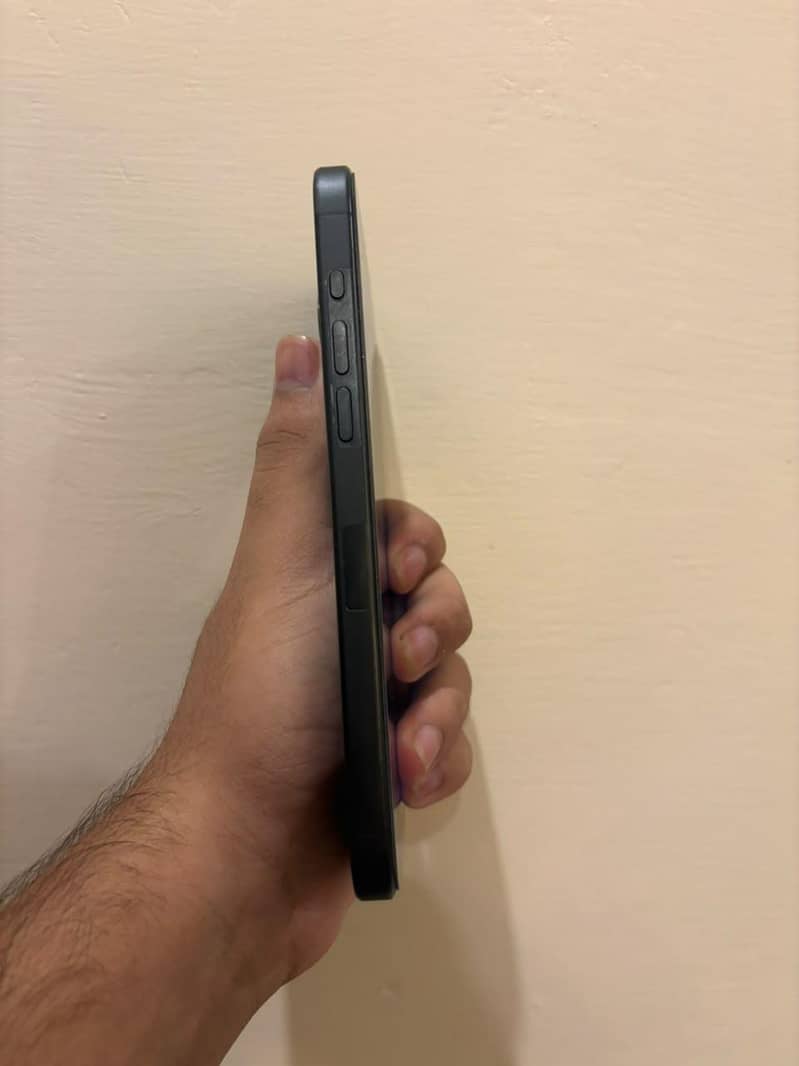 Apple iPhone 15 Pro Max 3