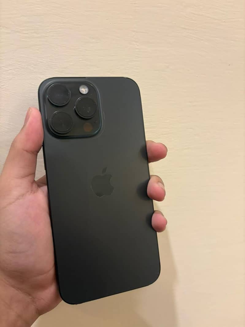 Apple iPhone 15 Pro Max 4