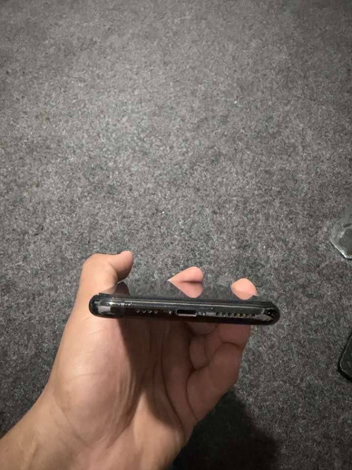 Apple iPhone 11 Pro Max 4