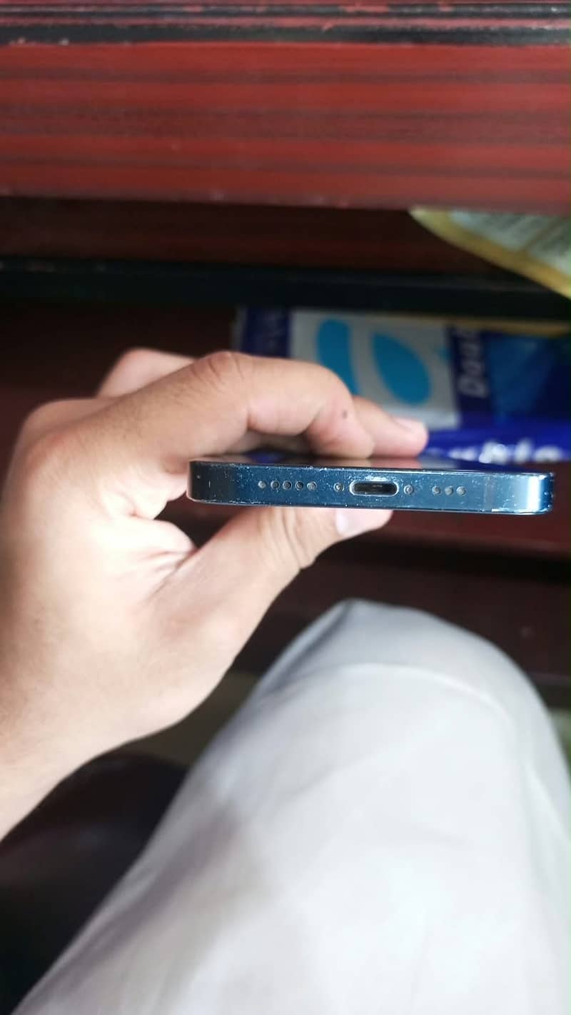 Apple iPhone 14 4