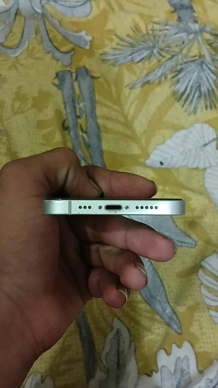 Apple iPhone 12 3