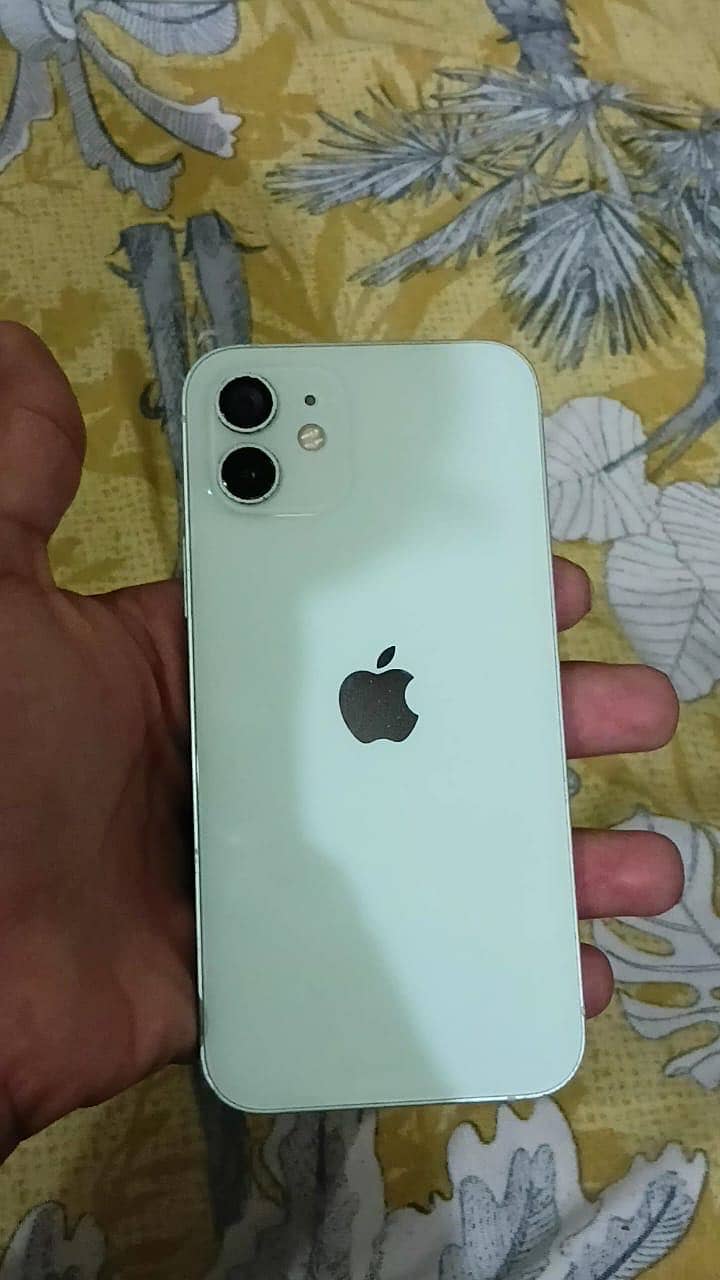 Apple iPhone 12 4