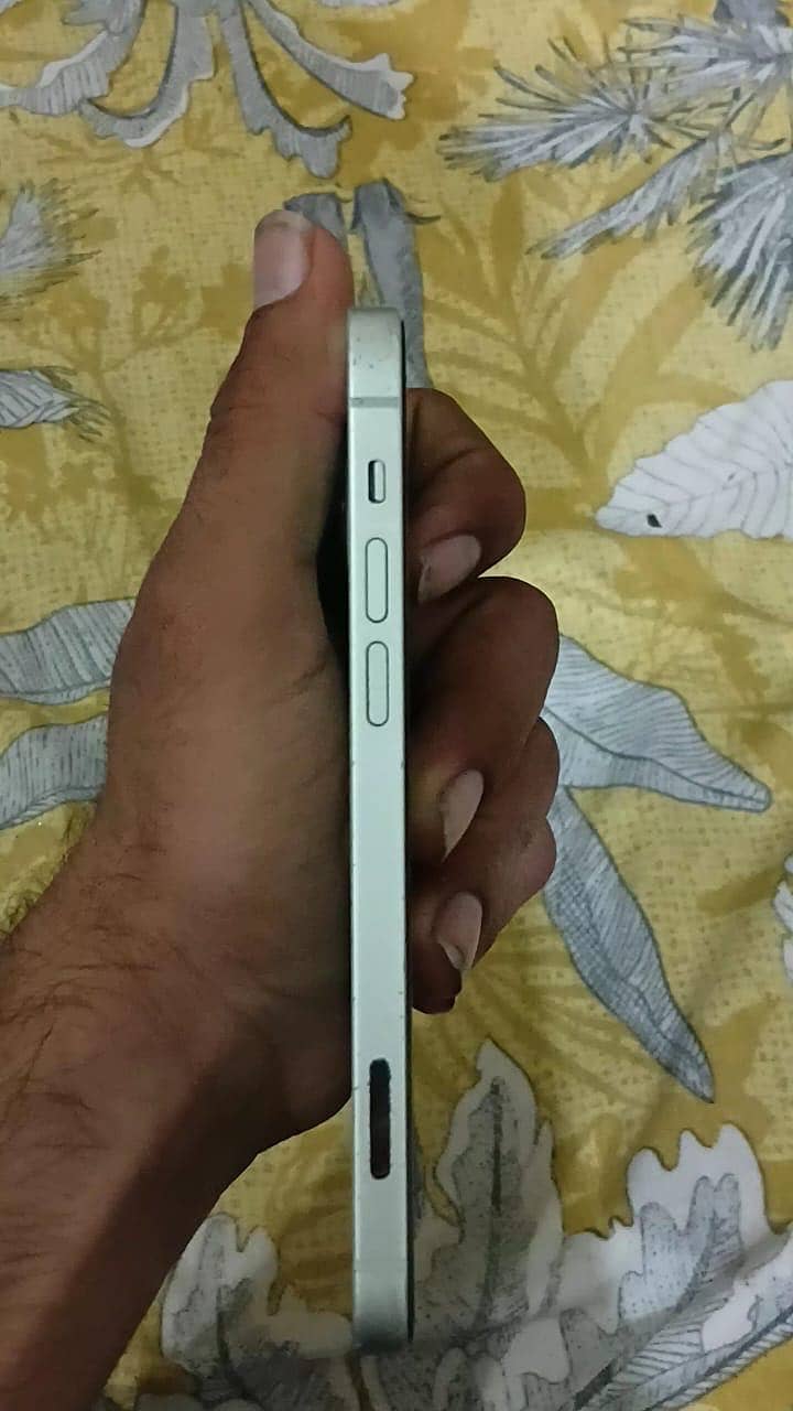 Apple iPhone 12 6