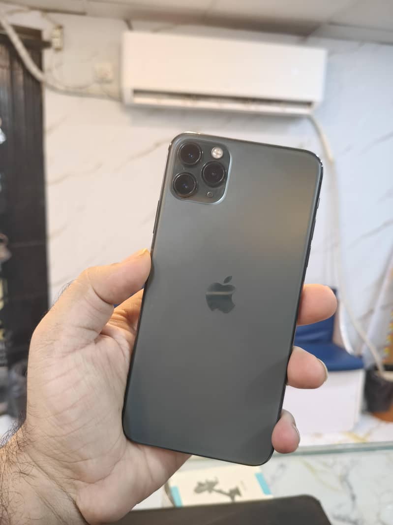 Apple iPhone 11 Pro Max 1