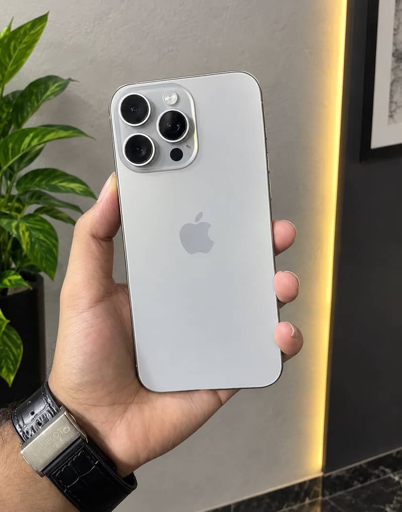 Apple iPhone 15 Pro Max 0