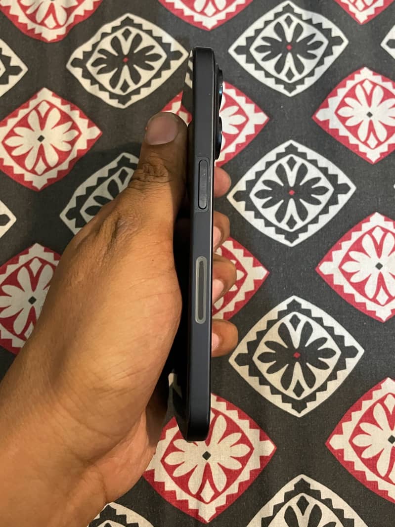 Apple iPhone 15 Pro 2