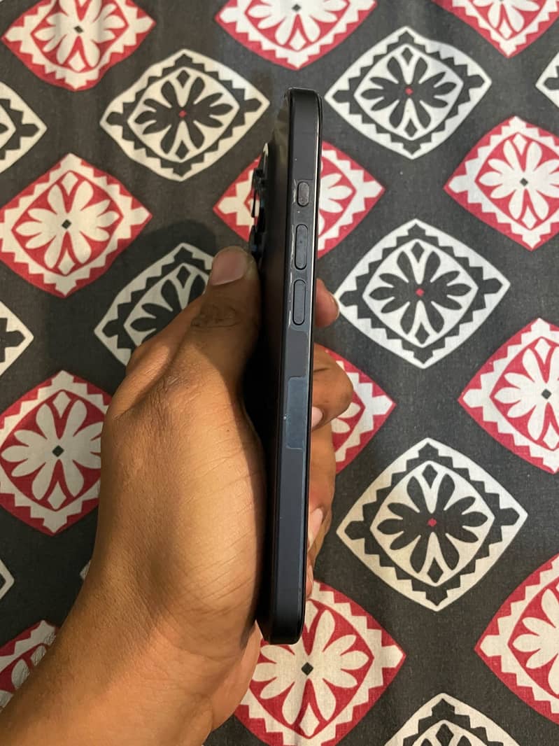 Apple iPhone 15 Pro 3