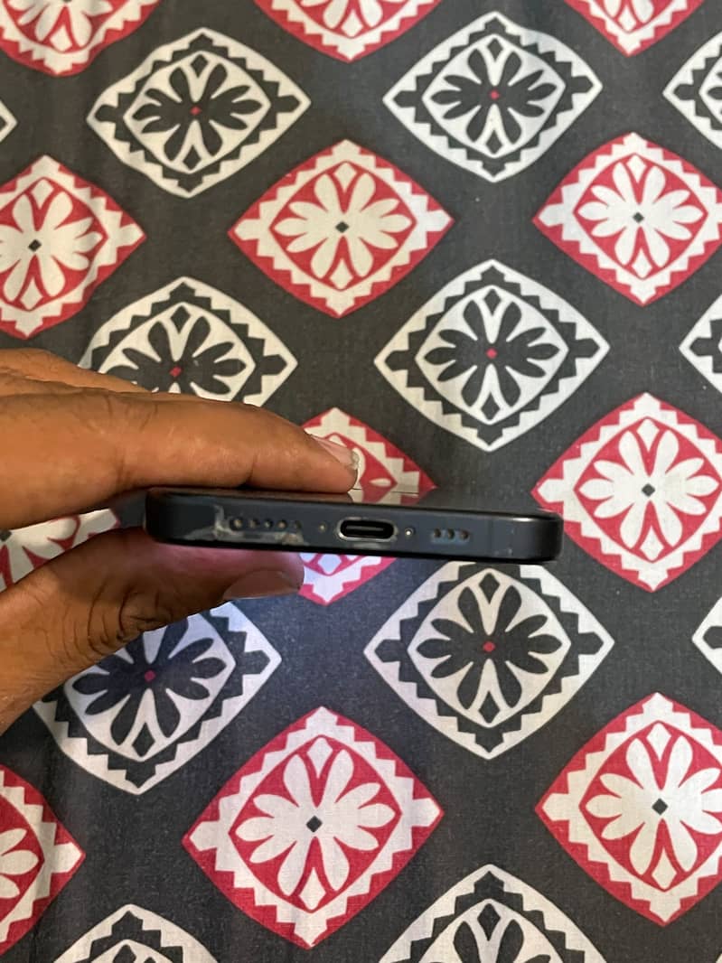 Apple iPhone 15 Pro 4