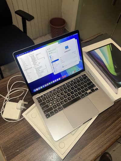 Apple macbook pro m1 13" with box