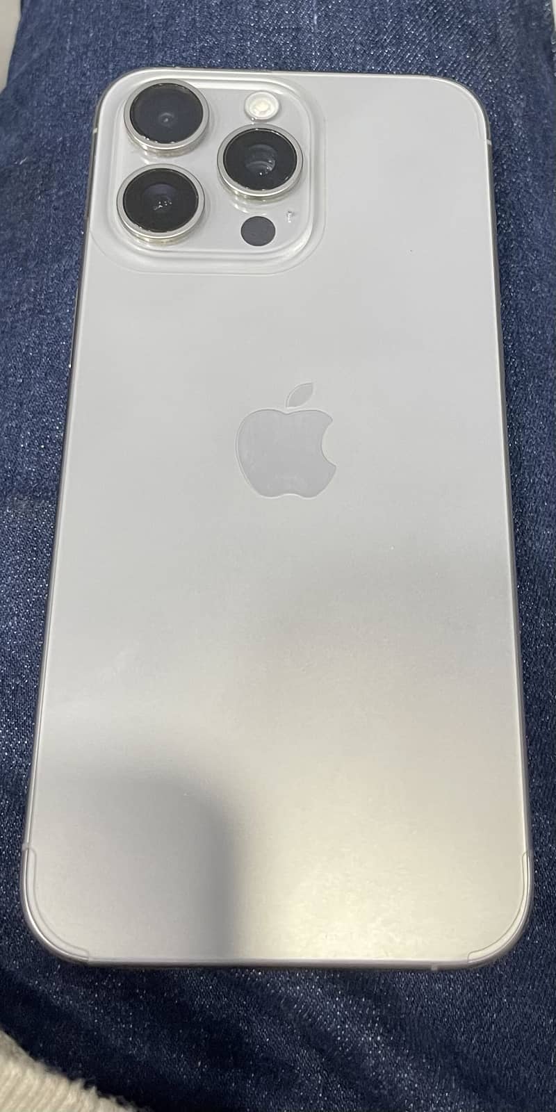 Apple iPhone 15 Pro Max 4