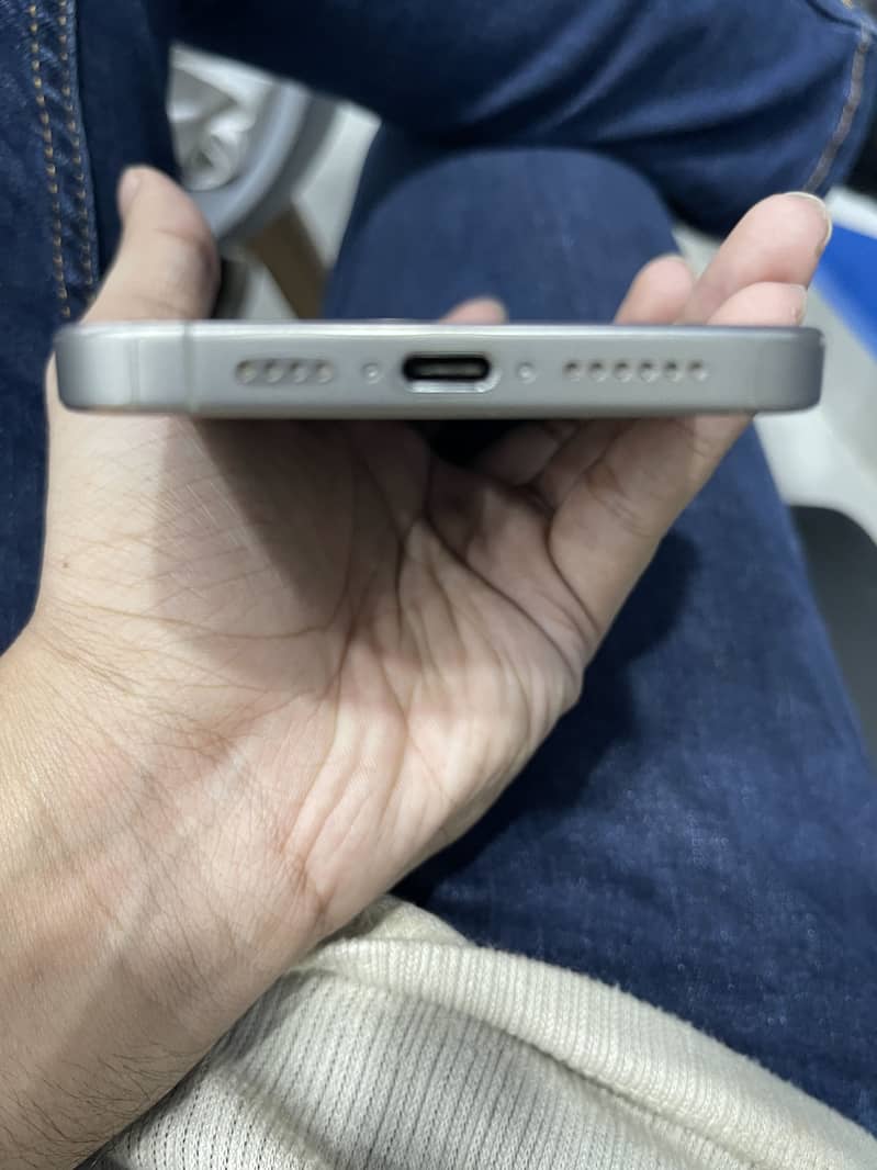 Apple iPhone 15 Pro Max 3