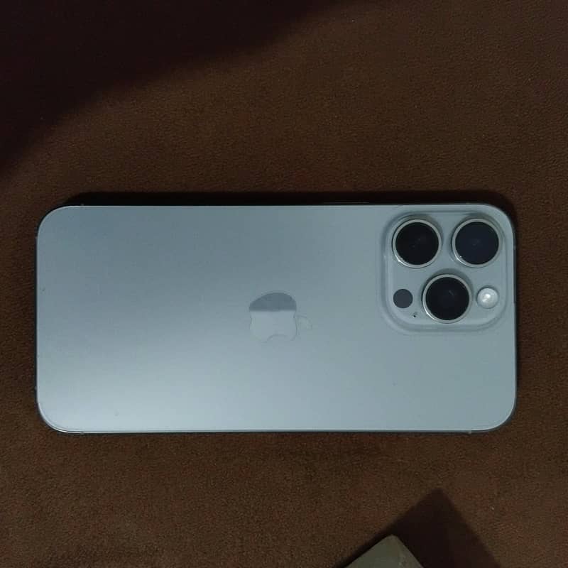 Apple iPhone 15 Pro Max 5