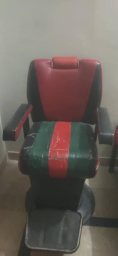 Heavy Duty Hydraulic Barber Chair for Sale (Used)