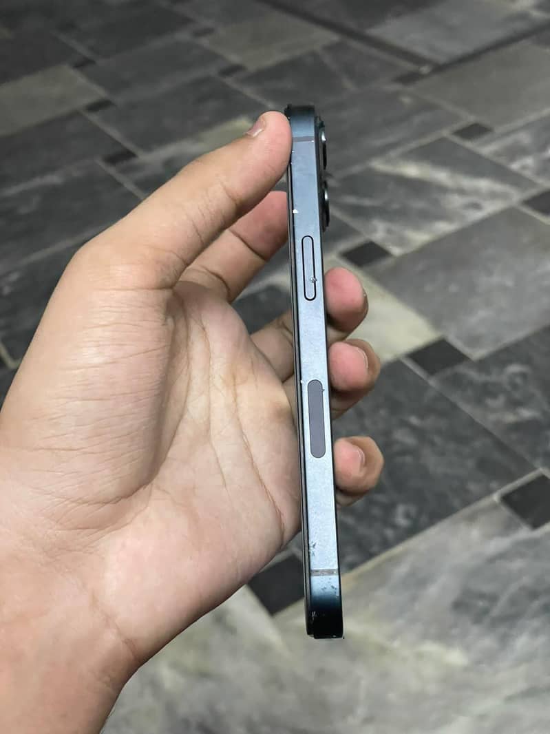 Apple iPhone 13 2
