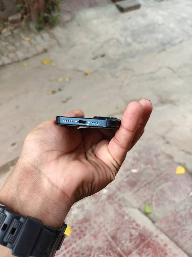 Apple iPhone 15 Pro 0