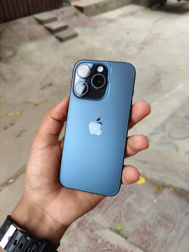 Apple iPhone 15 Pro 3