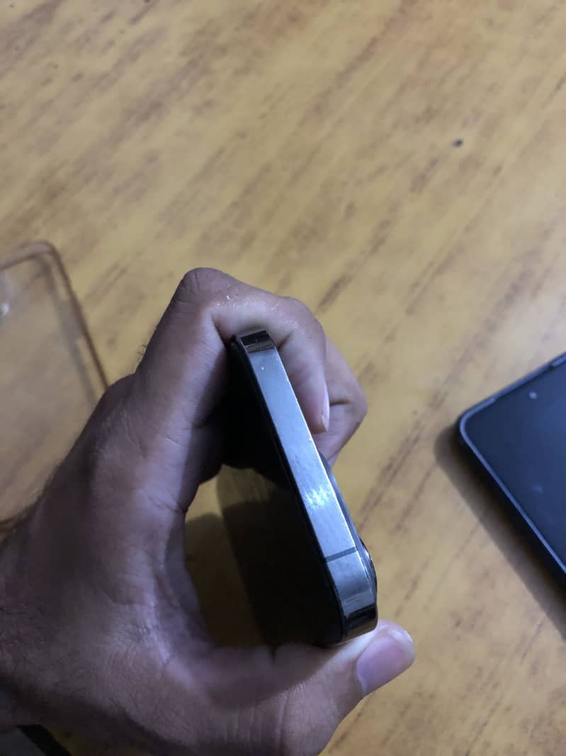 Apple iPhone 13 Pro 4