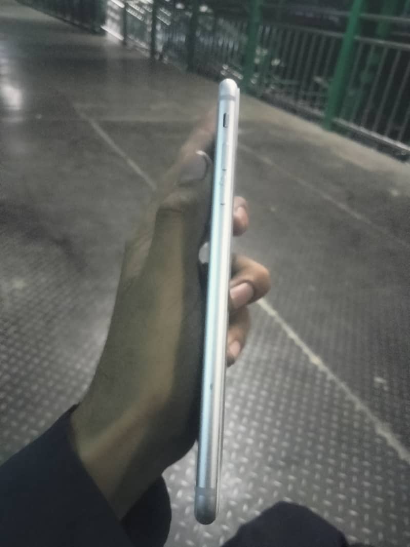 Apple iPhone 7 Plus 2