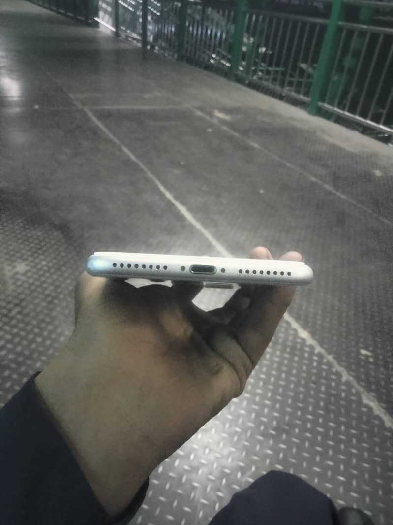 Apple iPhone 7 Plus 3