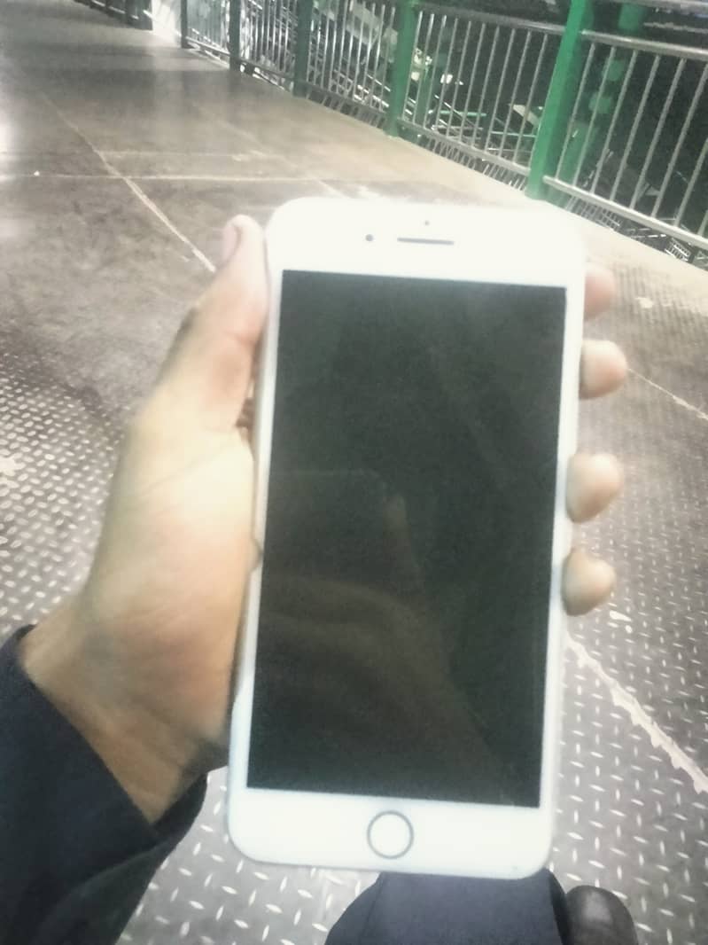 Apple iPhone 7 Plus 4