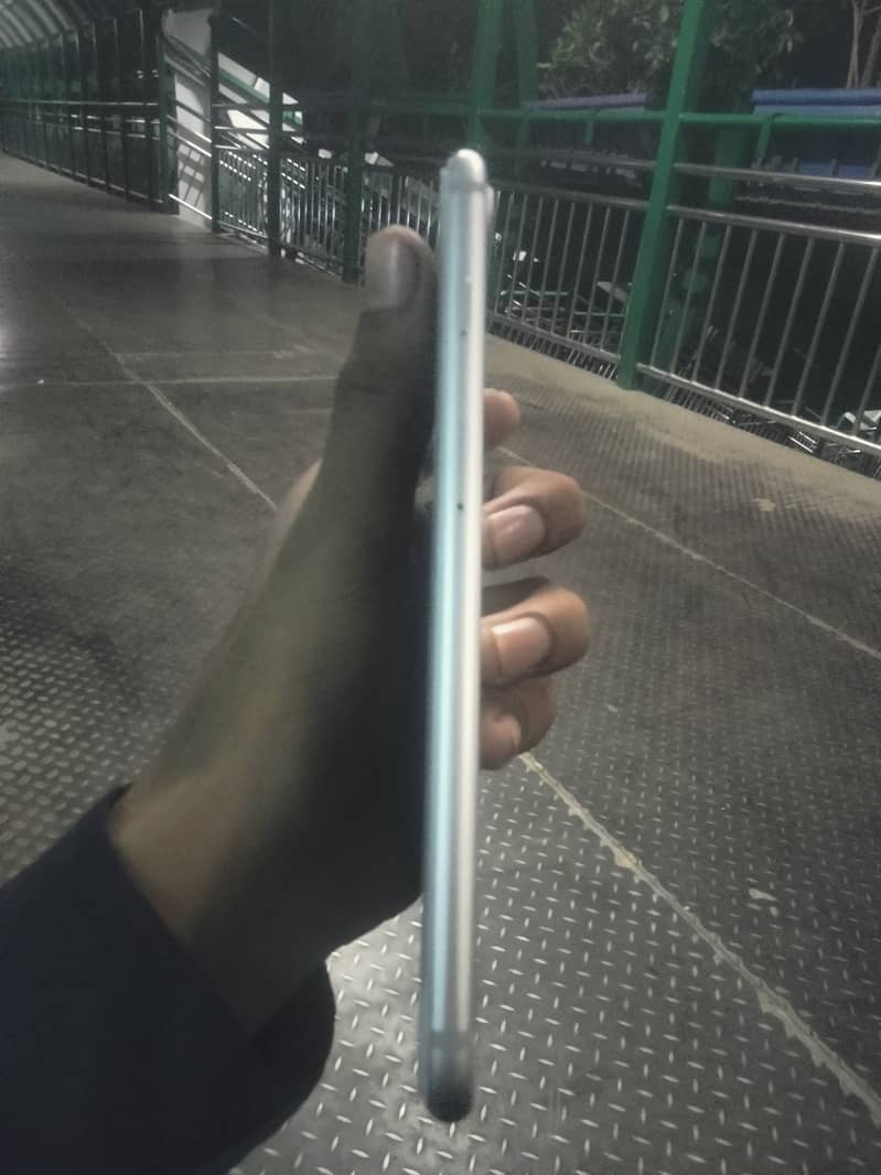 Apple iPhone 7 Plus 5