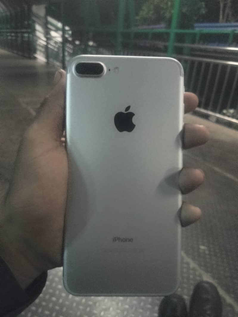 Apple iPhone 7 Plus 6