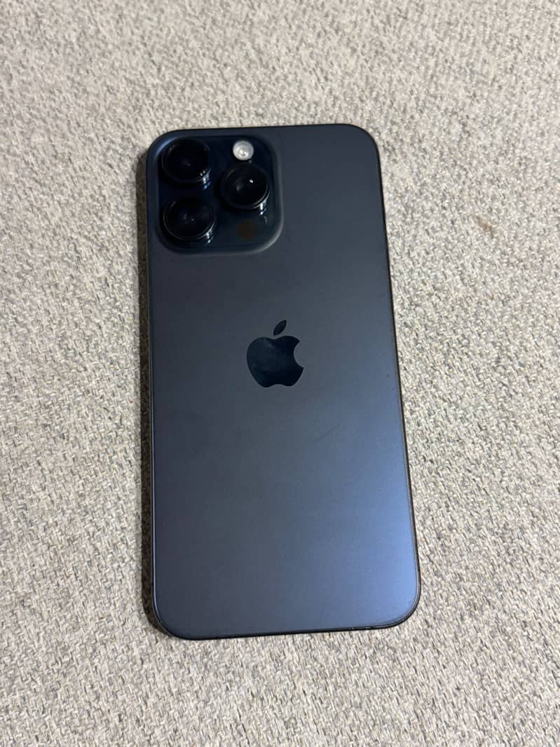 Apple iPhone 15 Pro Max 2
