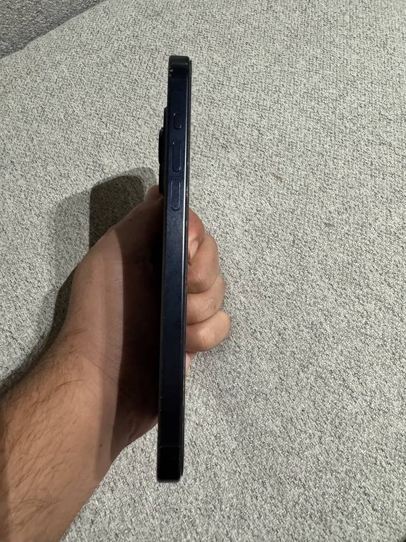Apple iPhone 15 Pro Max 3