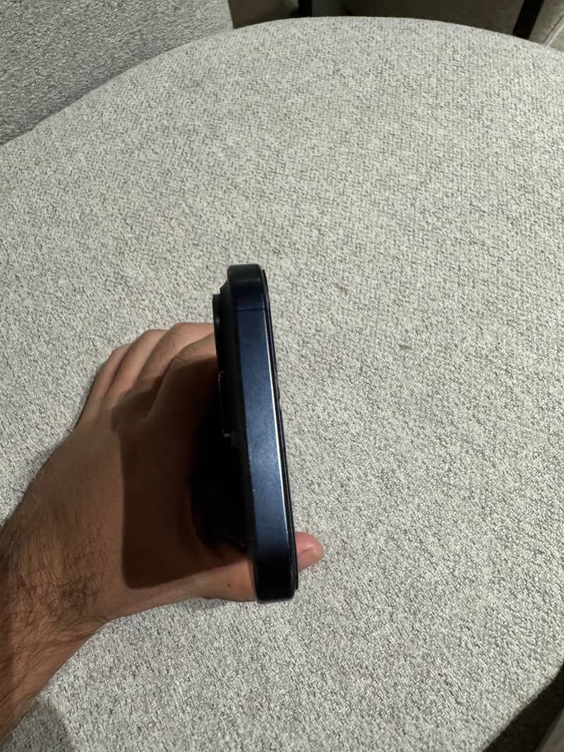 Apple iPhone 15 Pro Max 4