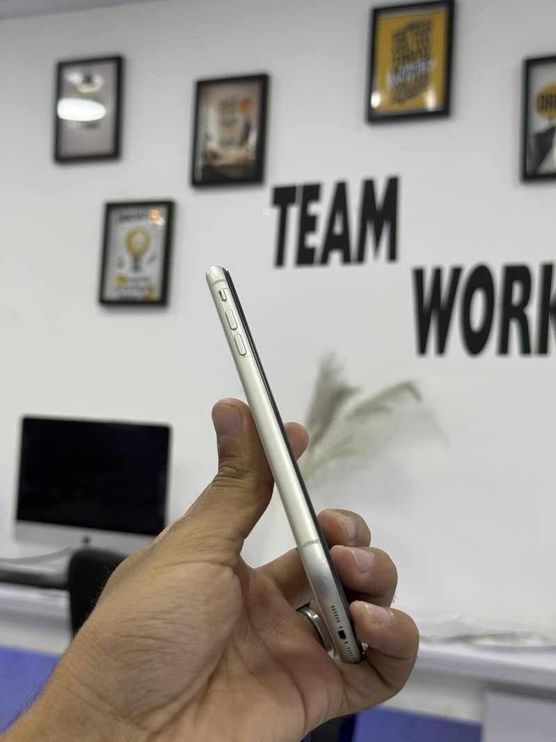 Apple iPhone 11 2