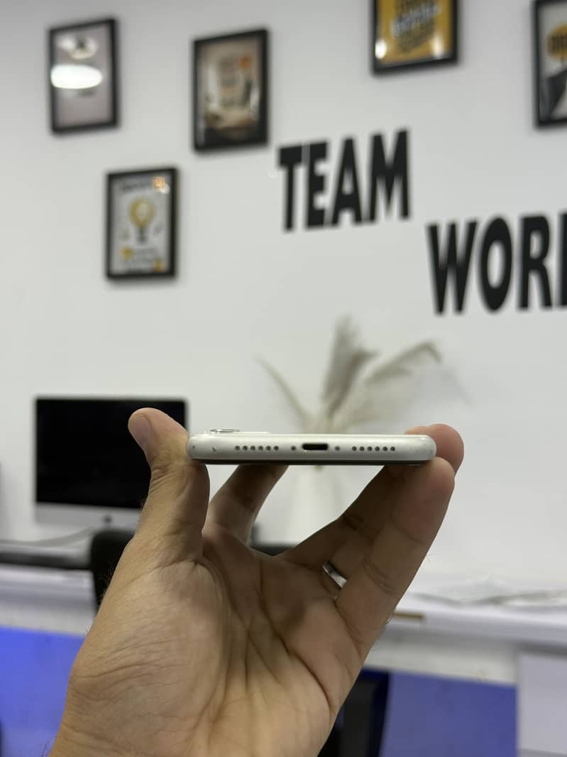 Apple iPhone 11 5