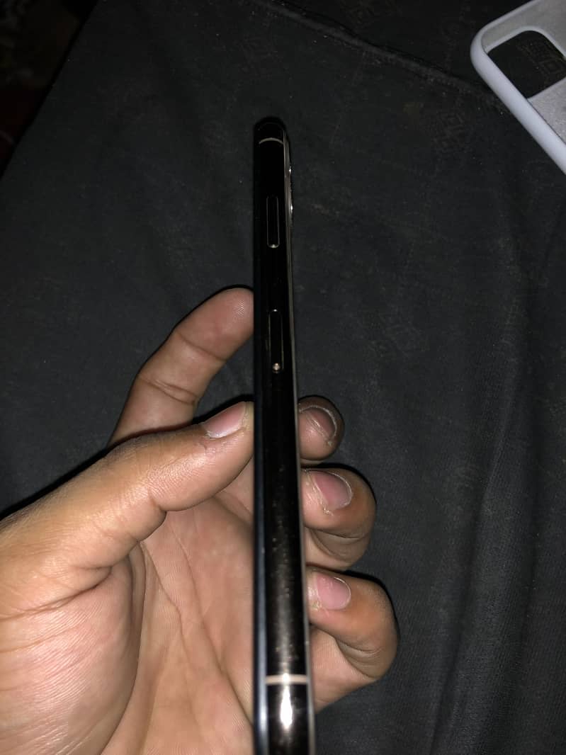iPhone 11 Pro Max 4