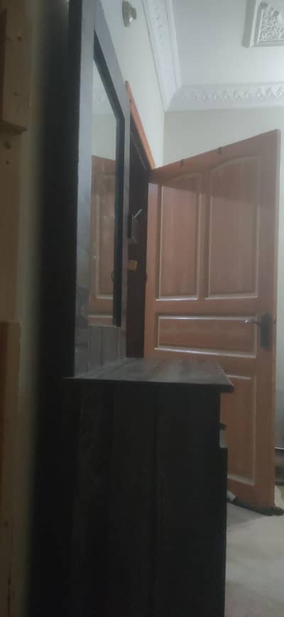 dressing table and mirrors