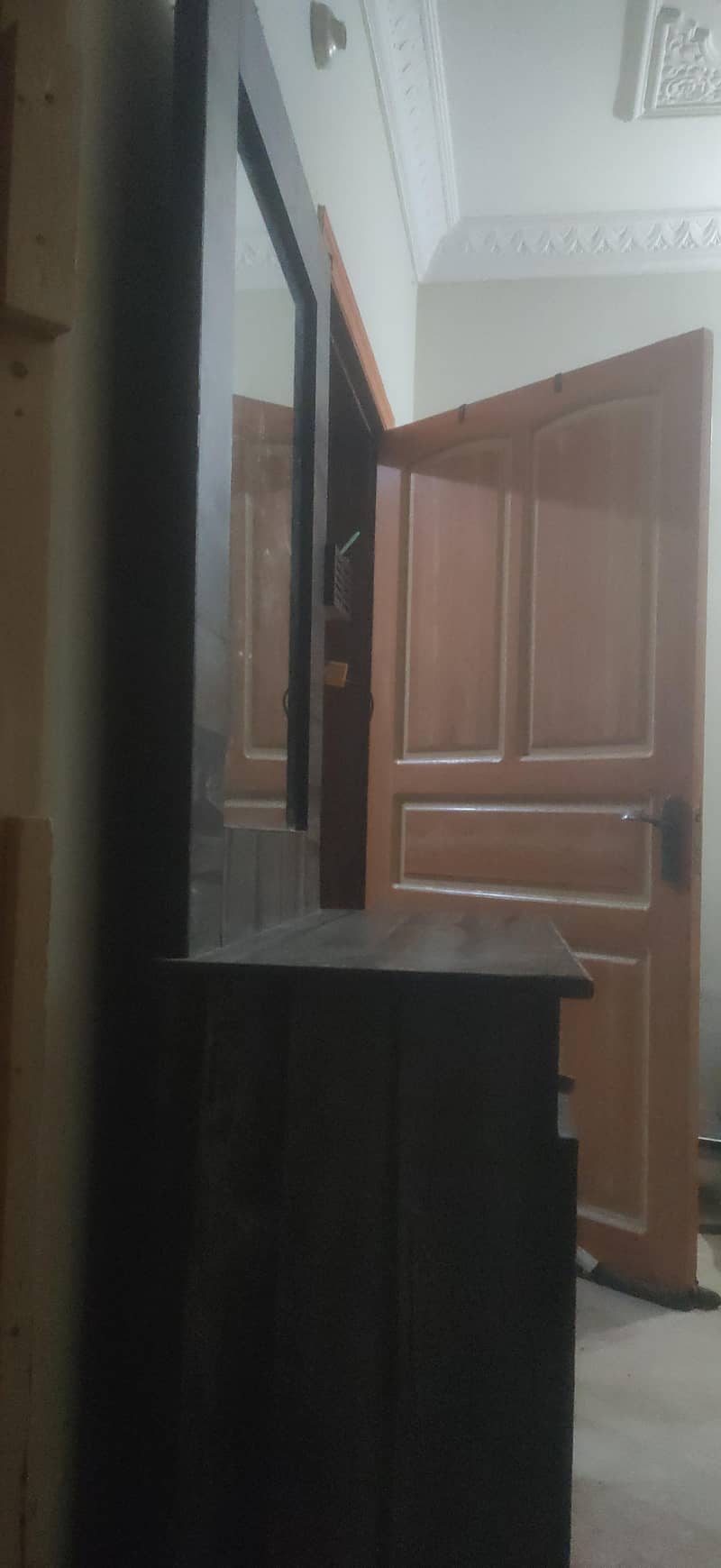 dressing table and mirrors 0