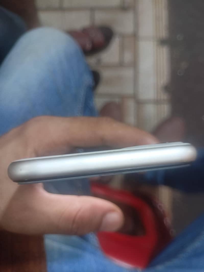 Apple iPhone 11 3