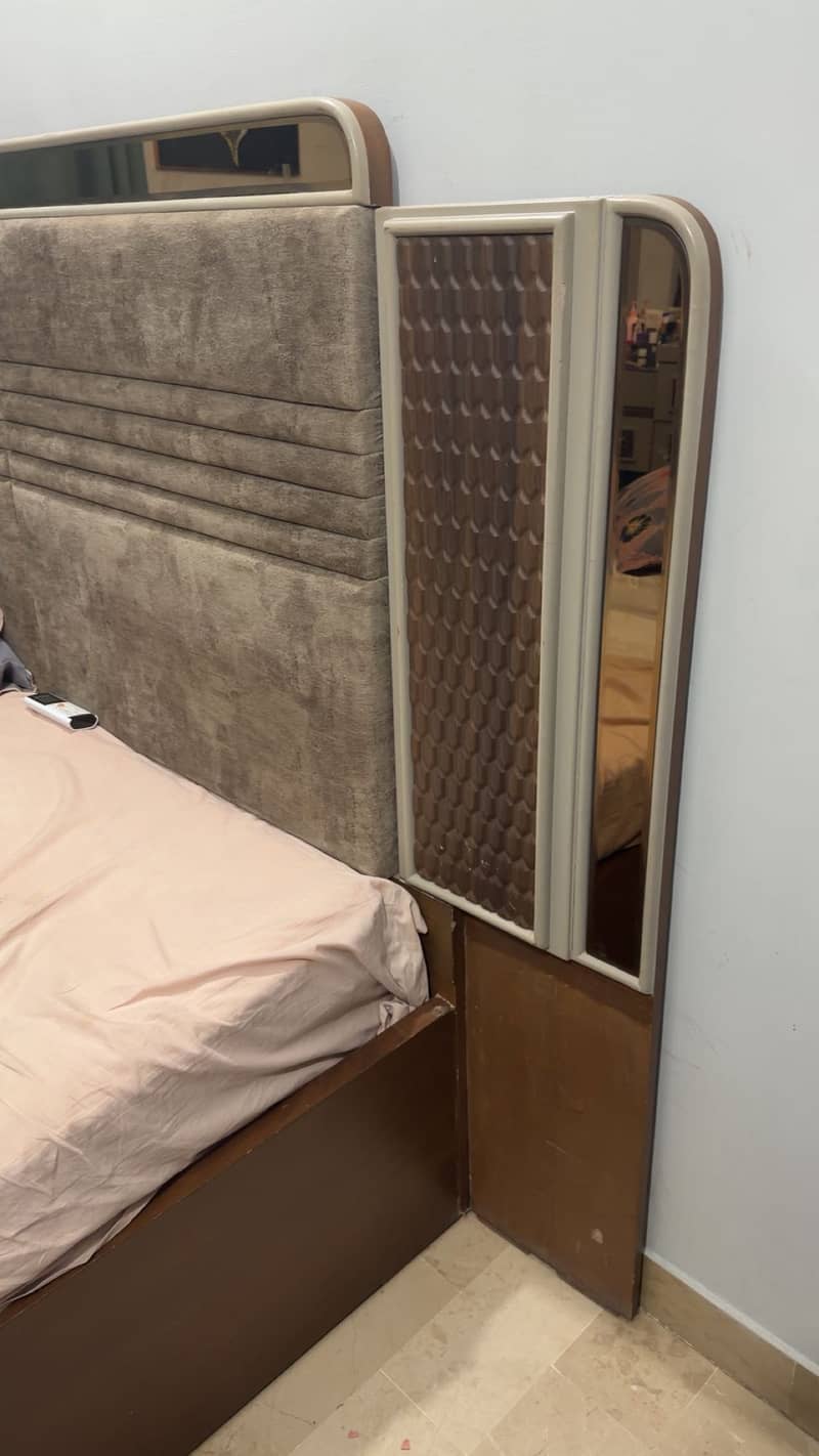 Bed, Side Table & Dressing Table Set for Sale 7