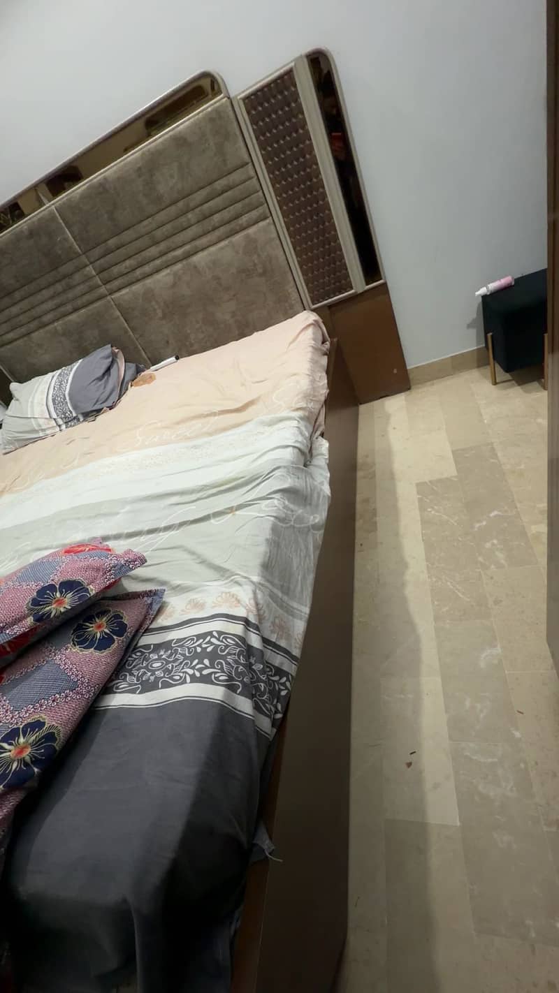 Bed, Side Table & Dressing Table Set for Sale 8