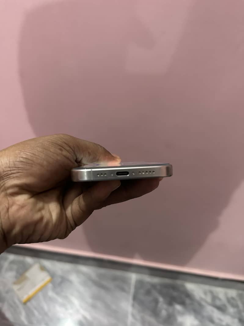 Apple iPhone 15 Pro 3