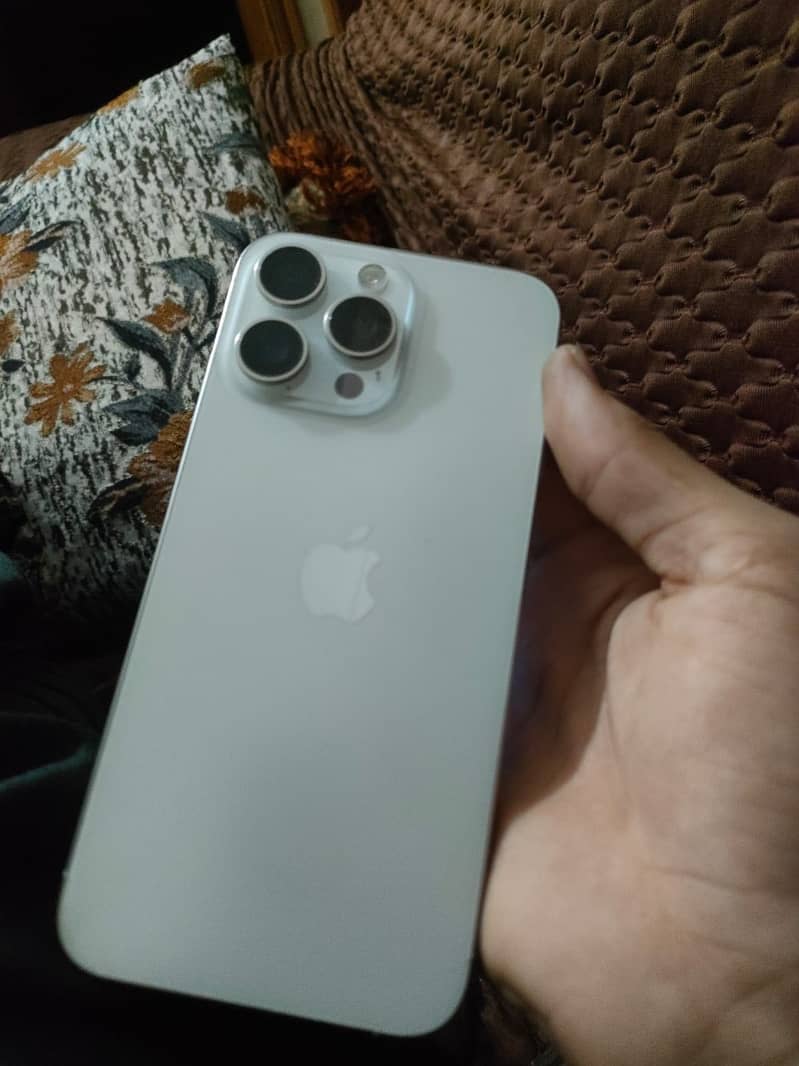 Apple iPhone 15 Pro Max 0