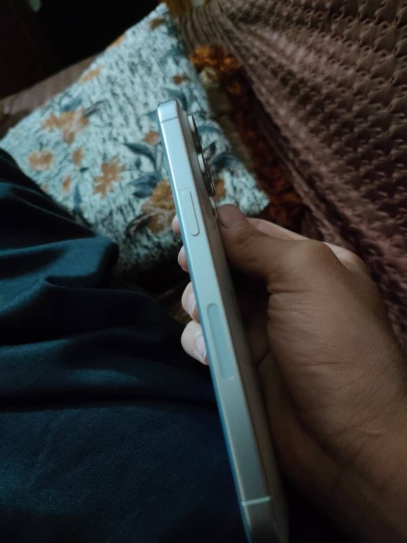 Apple iPhone 15 Pro Max 2