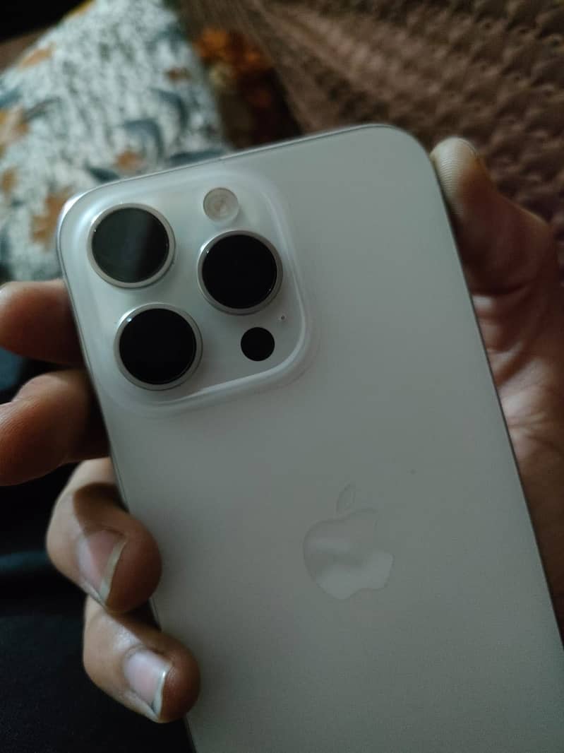 Apple iPhone 15 Pro Max 3