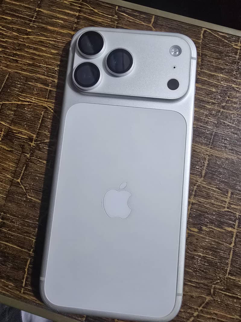 Apple iPhone 17 Pro Max 0