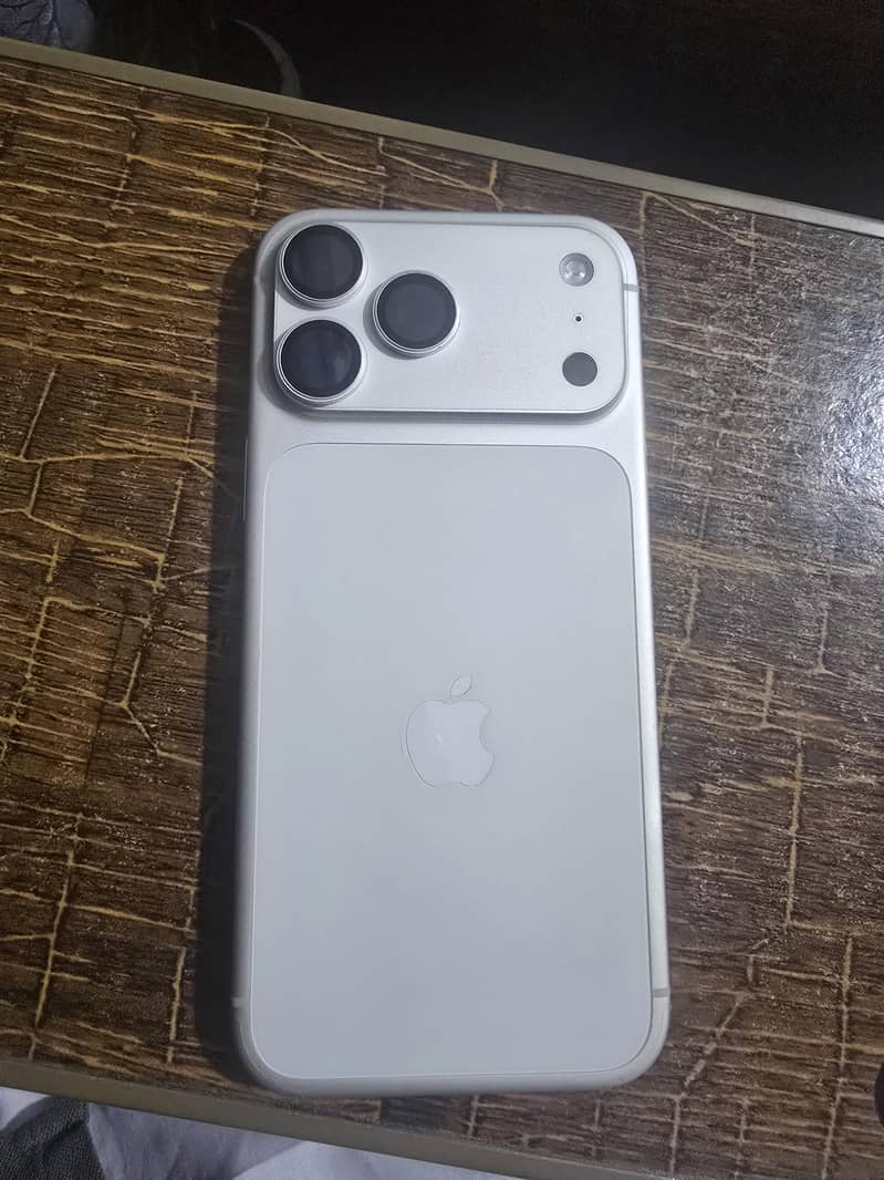 Apple iPhone 17 Pro Max 2