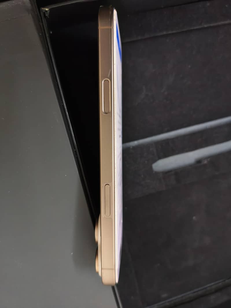 Apple iPhone 16 Pro Max 0